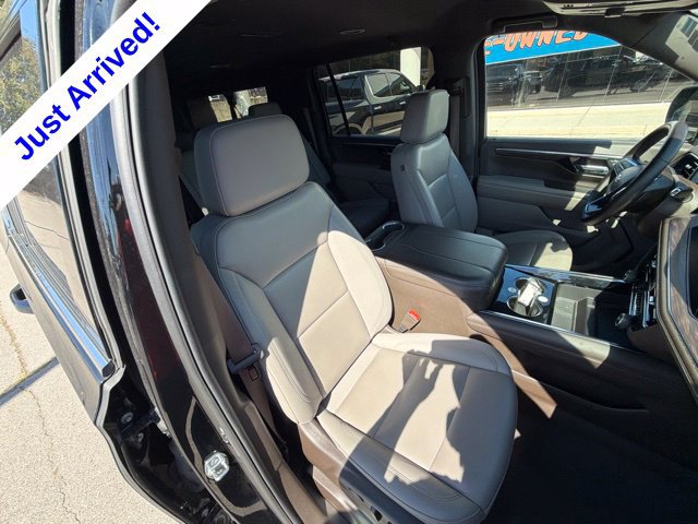 Used 2025 Chevrolet Suburban LT RWD image 27