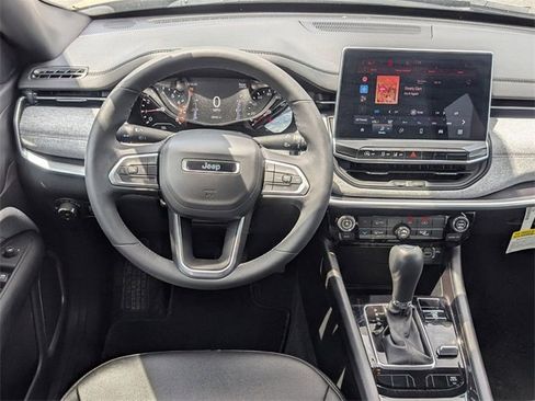 Used 2024 Jeep Compass Latitude image 19