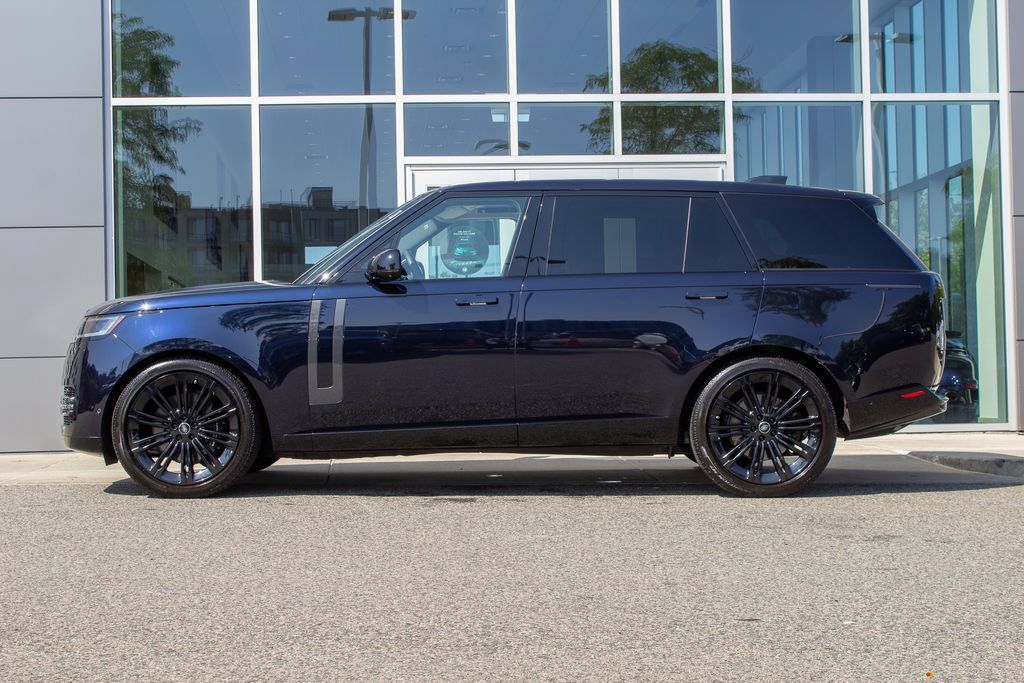 Used 2025 Land Rover Range Rover Long Wheelbase SE AWD/4WD image 7