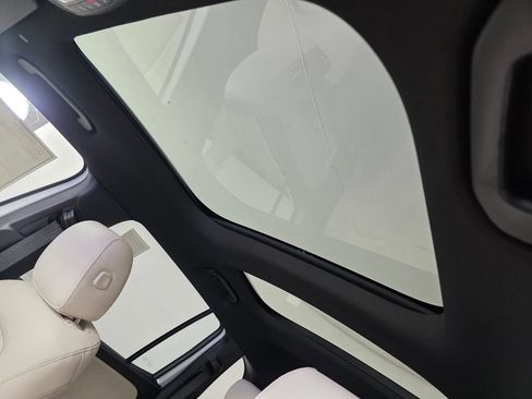 New 2026 Mercedes-Benz GLB 250 image 9