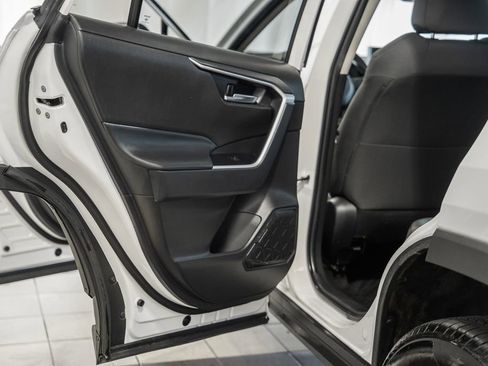 Used 2025 Toyota RAV4 XLE image 36