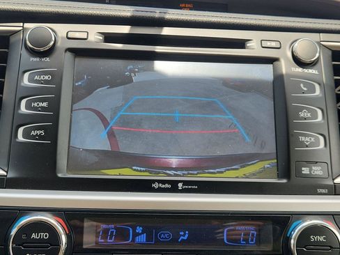 Used 2015 Toyota Highlander XLE AWD/4WD image 14
