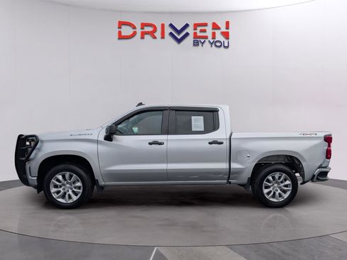 Used 2022 Chevrolet Silverado 1500 Custom image 2