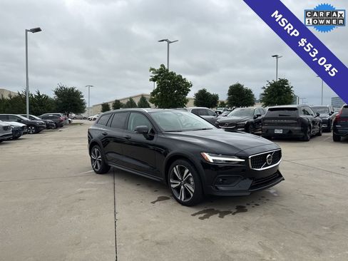 Certified 2025 Volvo V60 B5 Cross Country Plus AWD/4WD image 3
