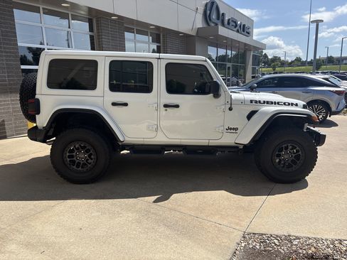 Used 2022 Jeep Wrangler Unlimited Rubicon w/ Xtreme Recon 35" Tire Package AWD/4WD image 28