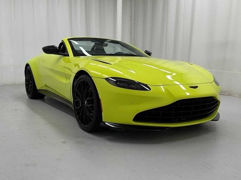 Used 2022 Aston Martin V8 Vantage image 2