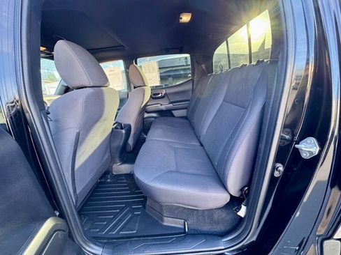 Used 2017 Toyota Tacoma TRD Off-Road image 14