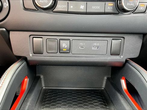 Used 2024 Nissan Frontier PRO-4X w/ Technology Package AWD/4WD image 15