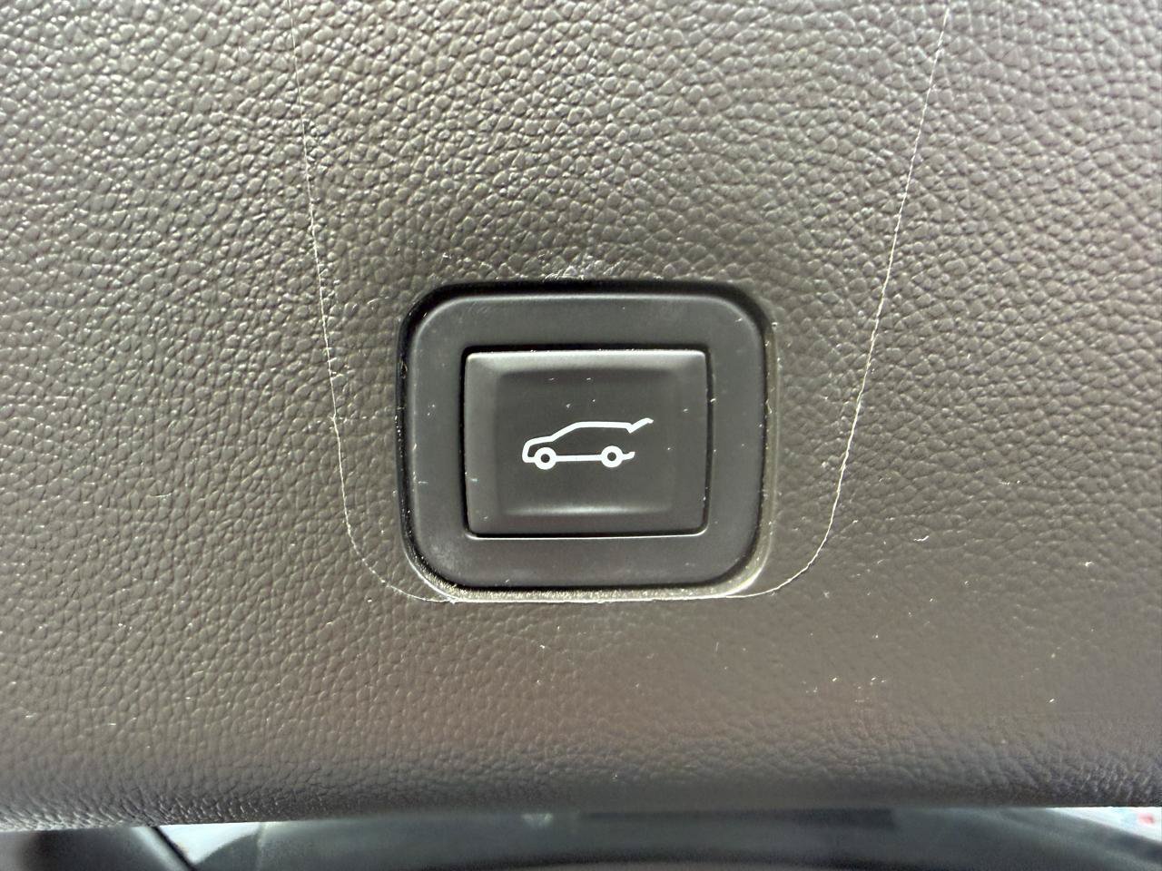 Used 2019 Chevrolet Traverse LT w/ LT Premium Package FWD image 7