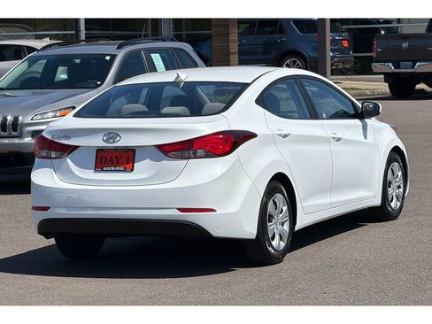 Used 2016 Hyundai Elantra SE FWD image 5
