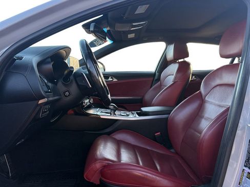 Used 2021 Kia Stinger GT2 image 10