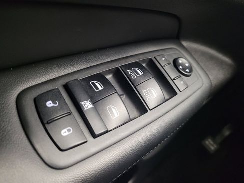 Used 2018 Jeep Grand Cherokee Laredo AWD/4WD image 27