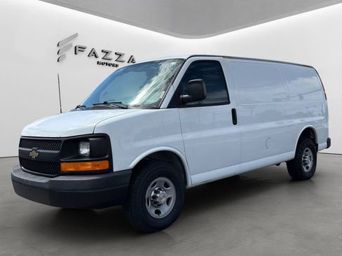 Used 2017 Chevrolet Express 2500 RWD image 1