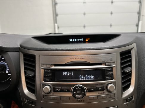 Used 2011 Subaru Outback 2.5i Limited AWD/4WD image 28