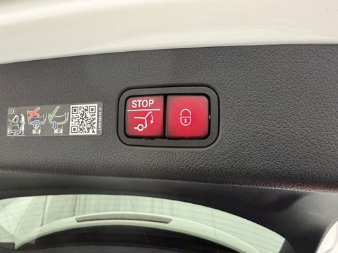 Used 2024 Mercedes-Benz GLC 300 4MATIC image 40