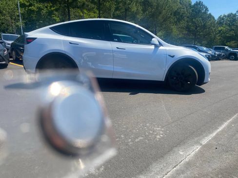 Used 2024 Tesla Model Y Long Range AWD/4WD image 29