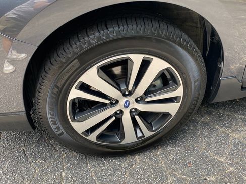 Used 2019 Subaru Outback 2.5i Limited AWD/4WD image 9