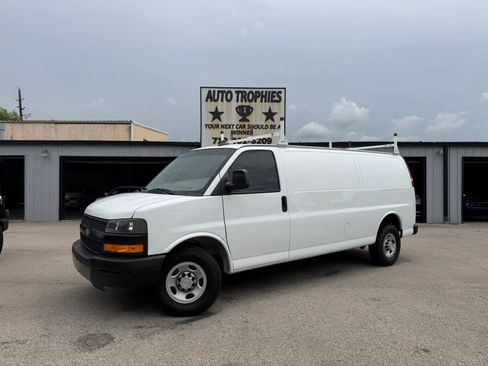 Used 2022 Chevrolet Express 3500 Extended w/ Driver Convenience Package RWD image 1