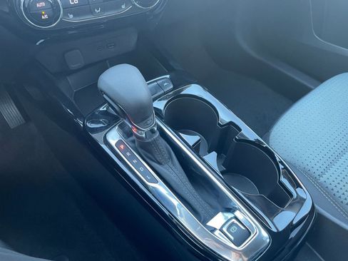 Used 2025 Chevrolet Trax LT w/ LT Convenience Package image 40