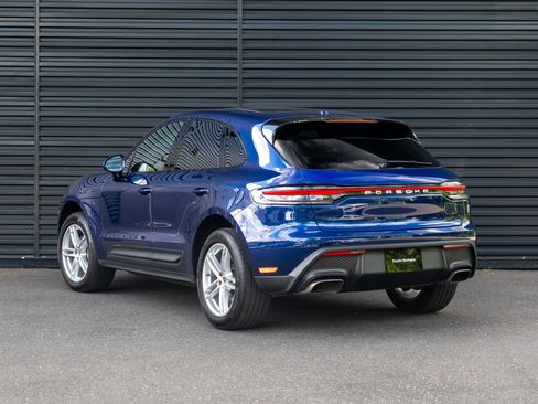 Used 2024 Porsche Macan AWD/4WD image 3