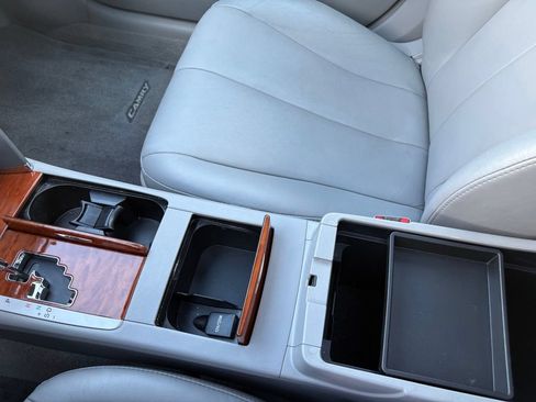 Used 2011 Toyota Camry XLE w/ SE/XLE Extra-Value Pkg FWD image 22