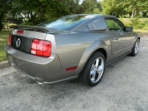 Used 2005 Ford Mustang GT Premium image 7