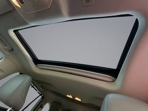 Certified 2023 Toyota Highlander XLE FWD image 29