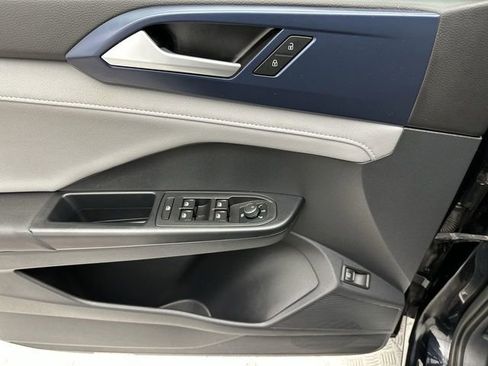 Used 2023 Volkswagen Taos SE w/ Black Wheel Package image 13