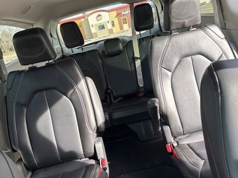 Used 2024 Chrysler Pacifica Touring-L image 20