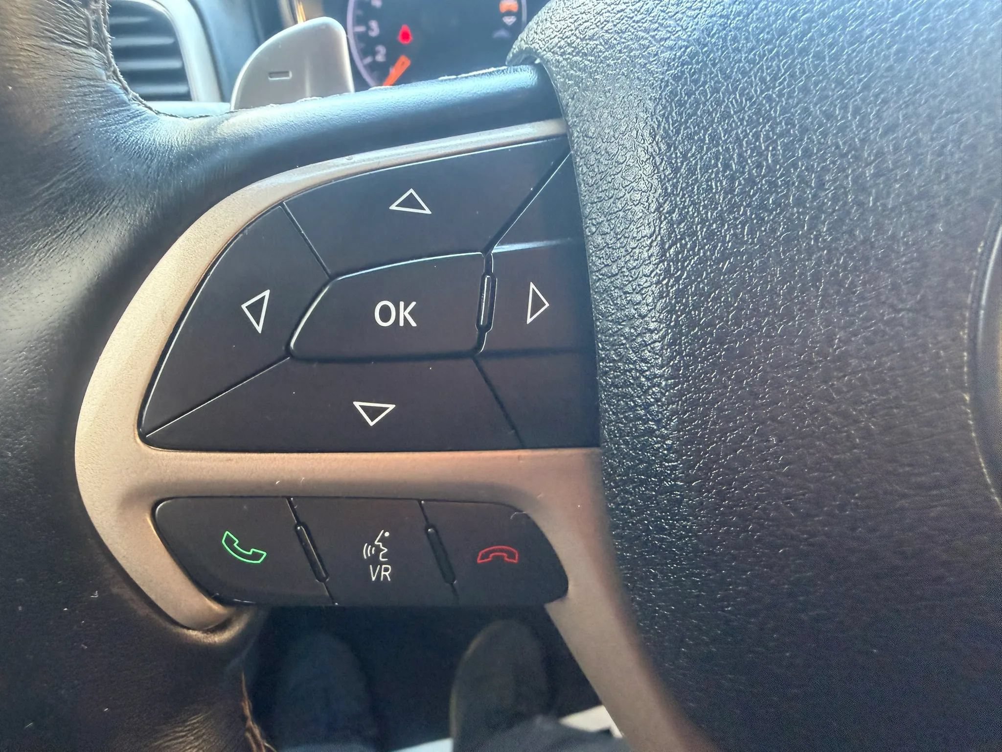 Used 2017 Jeep Grand Cherokee Overland AWD/4WD image 11