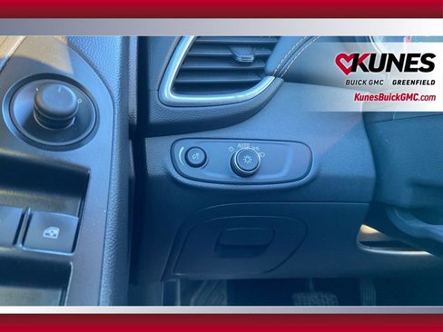 Used 2019 Chevrolet Trax LT w/ LT Convenience Package image 26