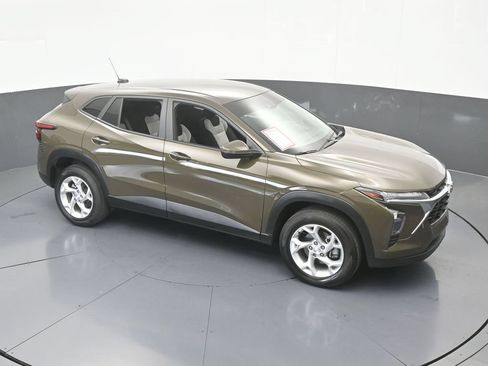 Used 2024 Chevrolet Trax LS w/ LS Convenience Package FWD image 47