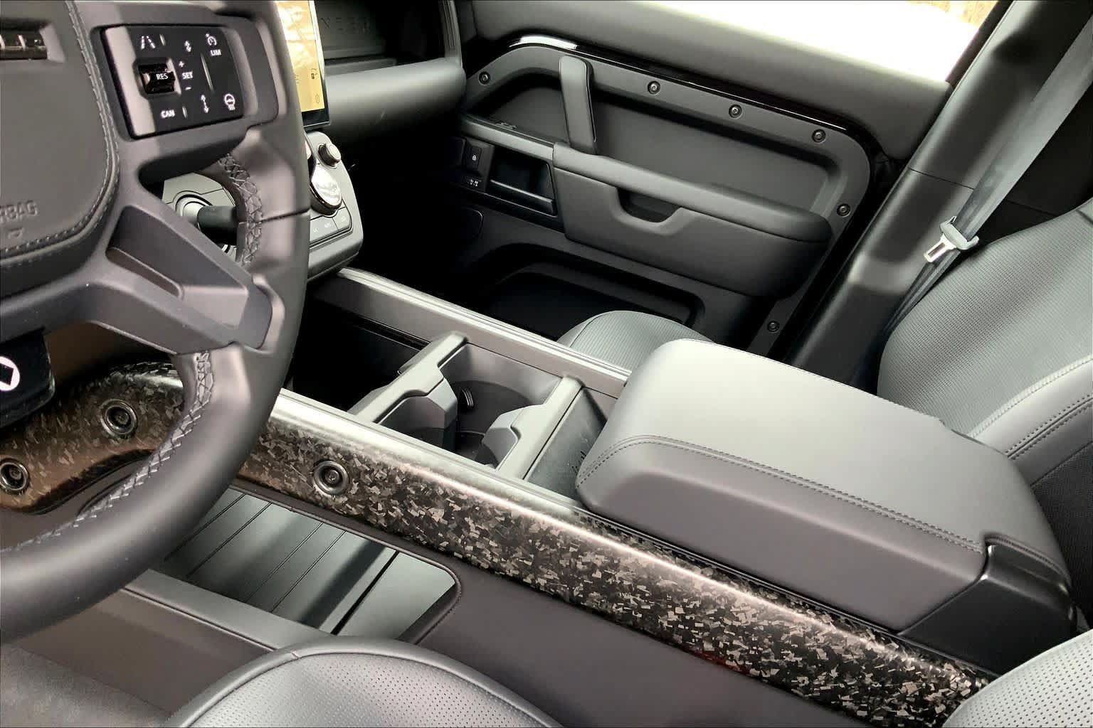 New 2026 Land Rover Defender 110 OCTA AWD/4WD image 9