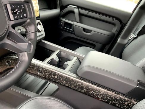 New 2026 Land Rover Defender 110 OCTA image 9