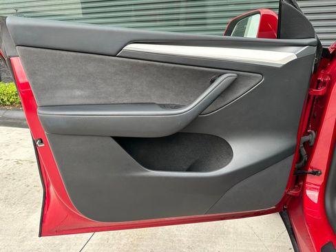 Used 2022 Tesla Model Y Long Range image 19