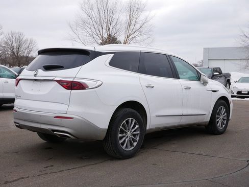 Used 2022 Buick Enclave Essence image 7