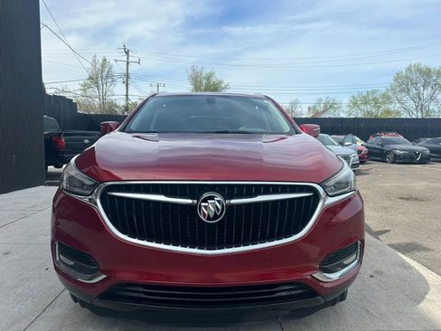 Used 2018 Buick Enclave Essence image 2