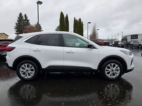 Used 2024 Ford Escape Active image 2