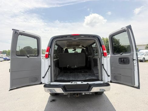 Used 2020 Chevrolet Express 3500 LT w/ LT Preferred Equipment Group RWD image 32