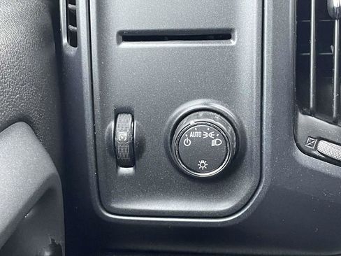 Used 2017 Chevrolet Silverado 1500 Custom w/ Custom Convenience Package RWD image 27