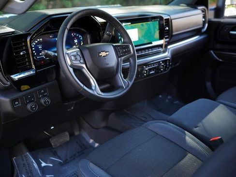 Used 2025 Chevrolet Silverado 2500 LT w/ Convenience Package image 18