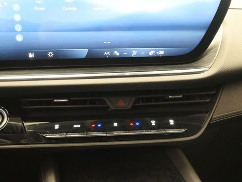 Used 2024 Buick Envision Preferred image 19