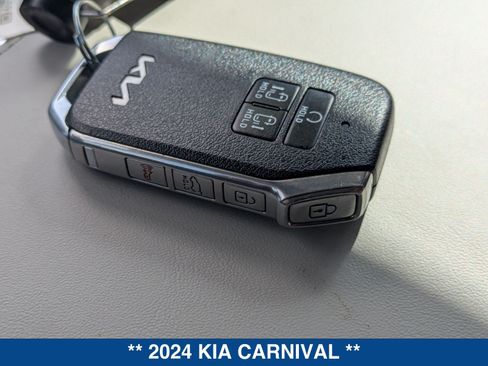 Used 2024 Kia Carnival EX FWD image 37