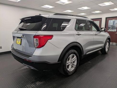 Used 2022 Ford Explorer XLT w/ Equipment Group 202A image 4
