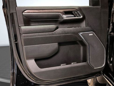 Used 2024 Chevrolet Silverado 2500 LTZ w/ LTZ Convenience Package image 25