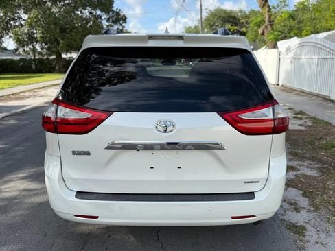 Used 2018 Toyota Sienna Limited FWD image 8