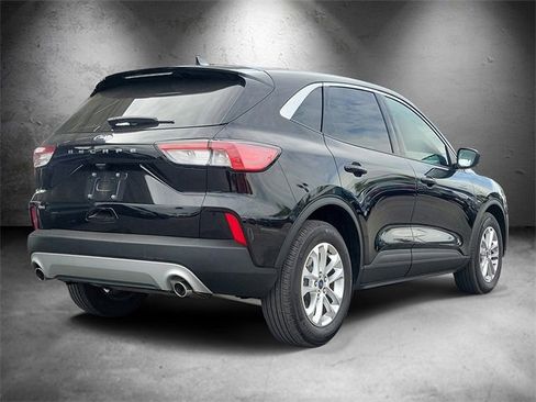 Certified 2022 Ford Escape SE w/ Convenience Package image 3