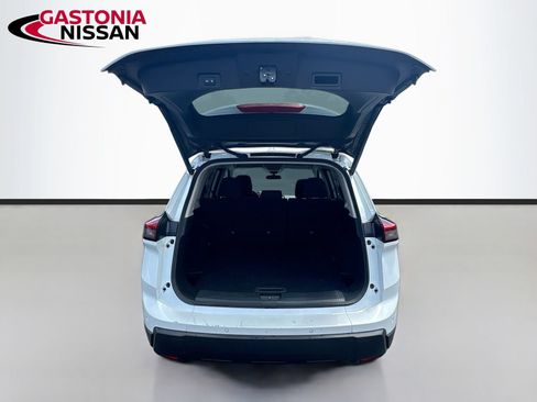 Used 2025 Nissan Rogue SV FWD image 34