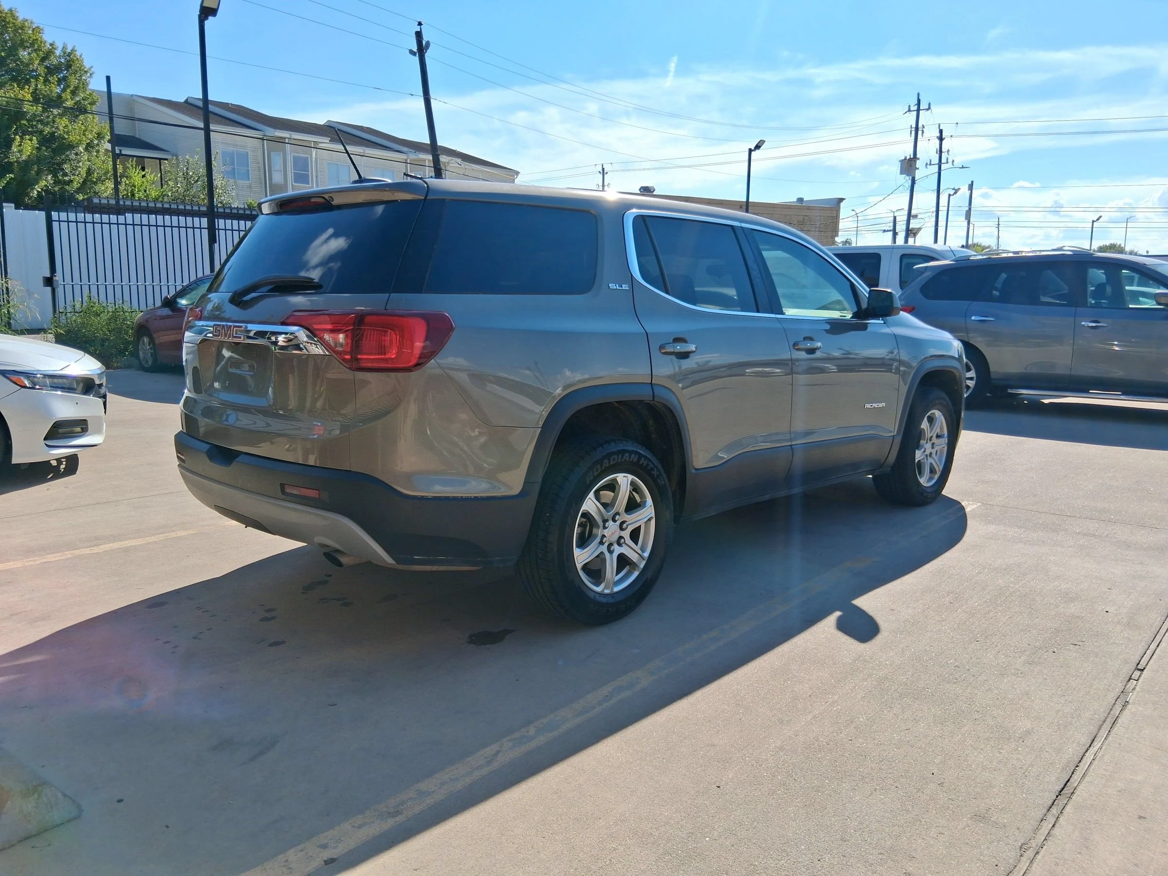 Used 2019 GMC Acadia SLE AWD/4WD image 9