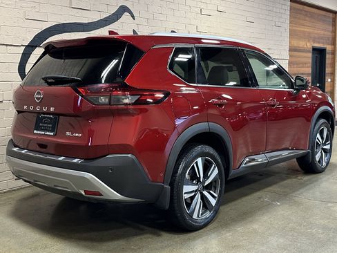 Used 2023 Nissan Rogue SL w/ SL Premium Package image 3